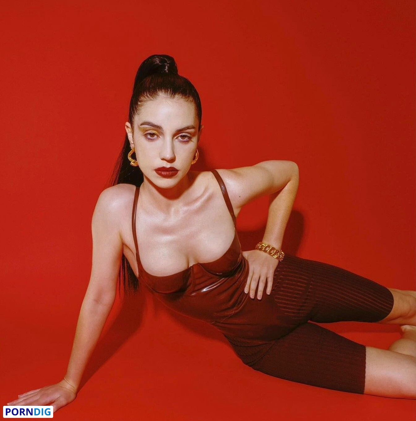 Adelaide Kane Nude Leaked Photo #34 - Porndig