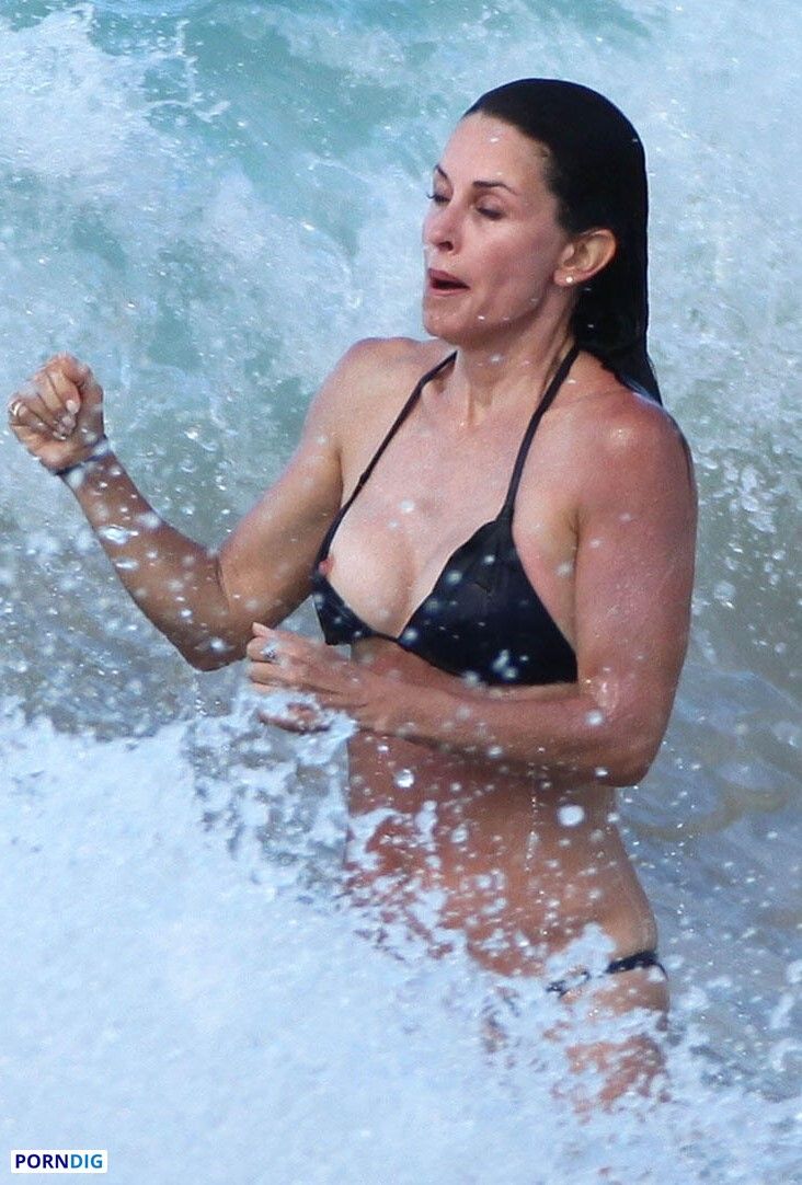 Courteney Cox Nude Leaked Photo #6 - Porndig