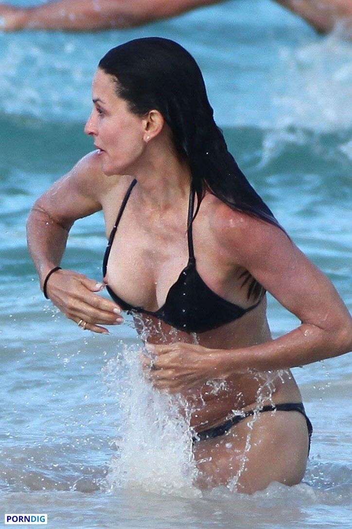 Courteney Cox Nude Leaked Photo #7 - Porndig