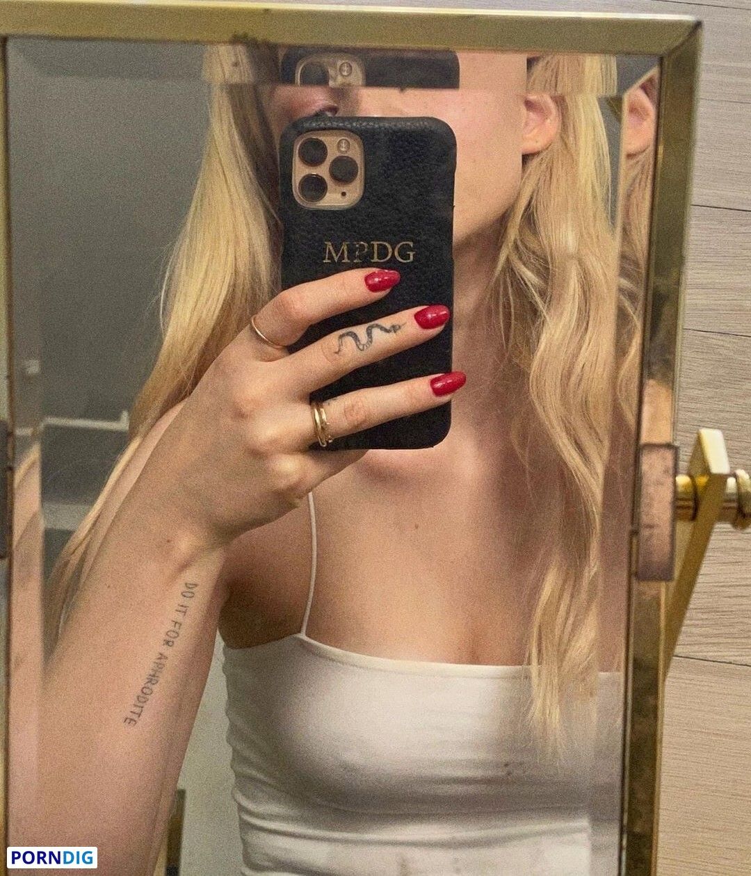 Dove Cameron Nude Leaked Photo #7 - Porndig