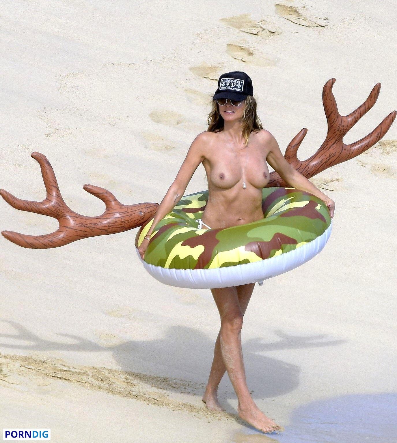 Heidi Klum Nude Leaked Photo #38 - Porndig