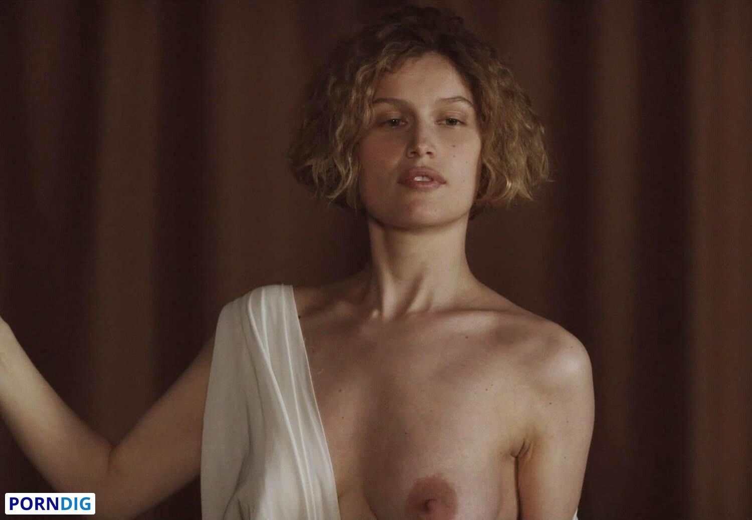 Laetitia Casta Nude Leaked Photo #38 - Porndig