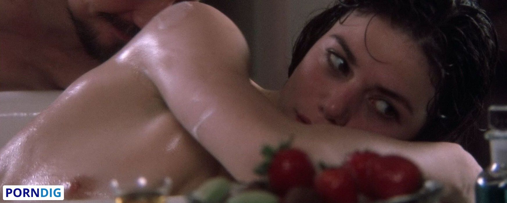 Linda Fiorentino Nude Leaked Photo #9 - Porndig