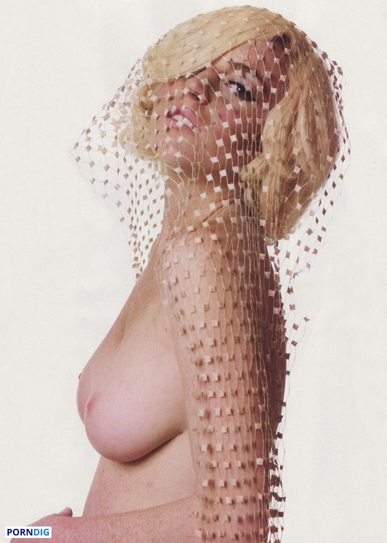 Lindsay Lohan Nude Leaked Photo #13 - Porndig