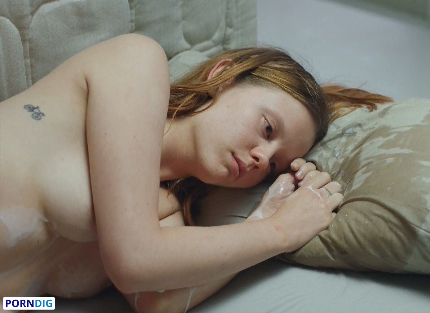 Mia Goth Nude Leaked Photo #13 - Porndig