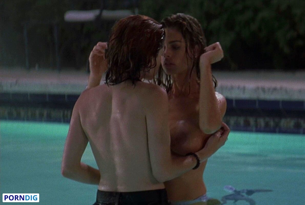 Neve Campbell Nude Leaked Photo #10 - Porndig