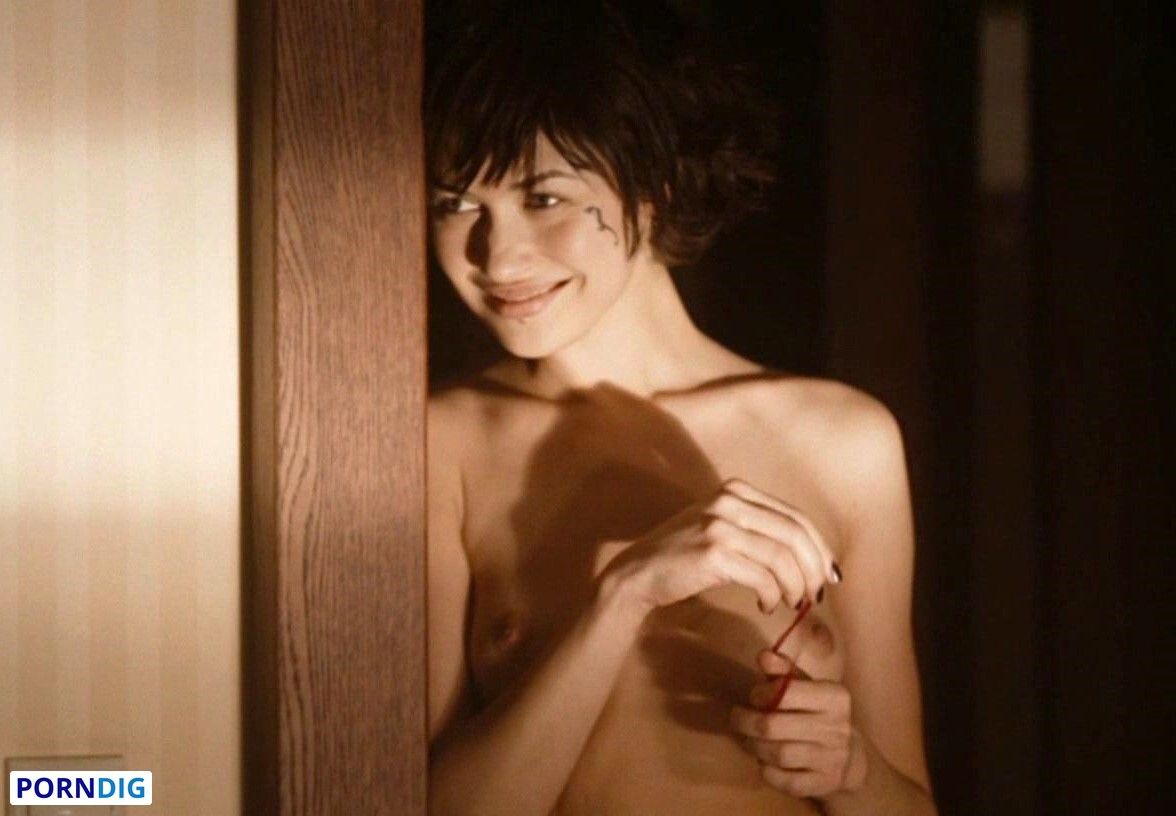 Olga Kurylenko Nude Leaked Photo #27 - Porndig