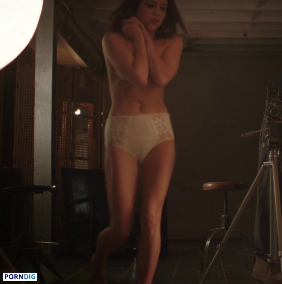 Sophie Cookson Nude Leaked Photo #4 - Porndig